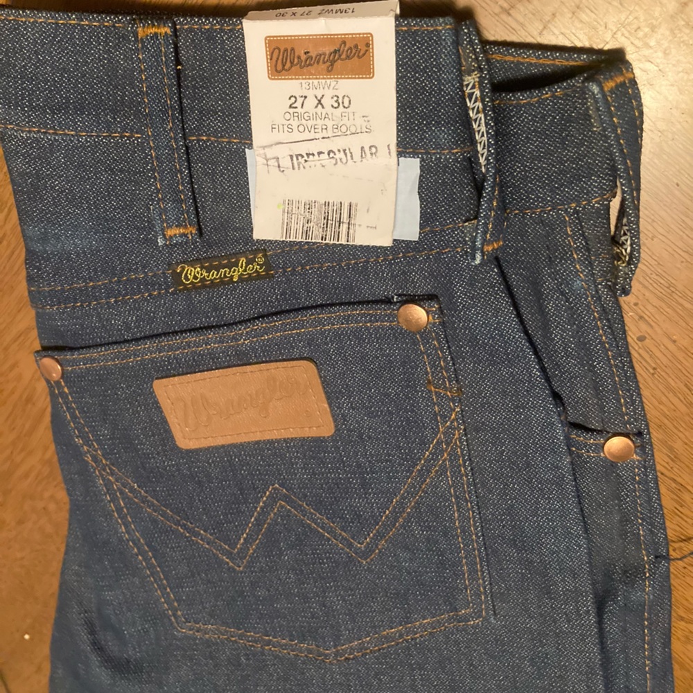Wrangler dark wash straight leg jeans